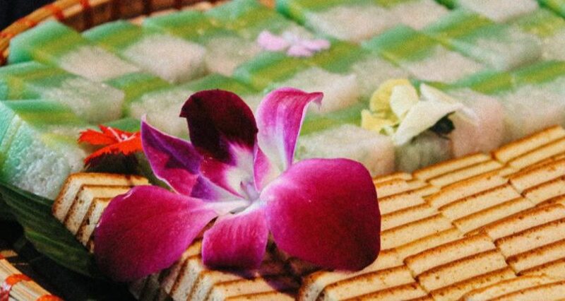 Assorted Kueh [Putri Salat + Kek Lapis] (40 pcs)